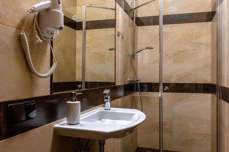 Double Room with Private Bathroom image 1