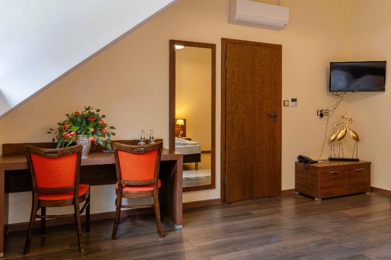 Double Room with Private Bathroom image 2