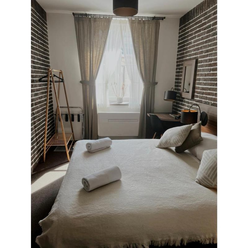 Deluxe Double Room image 2