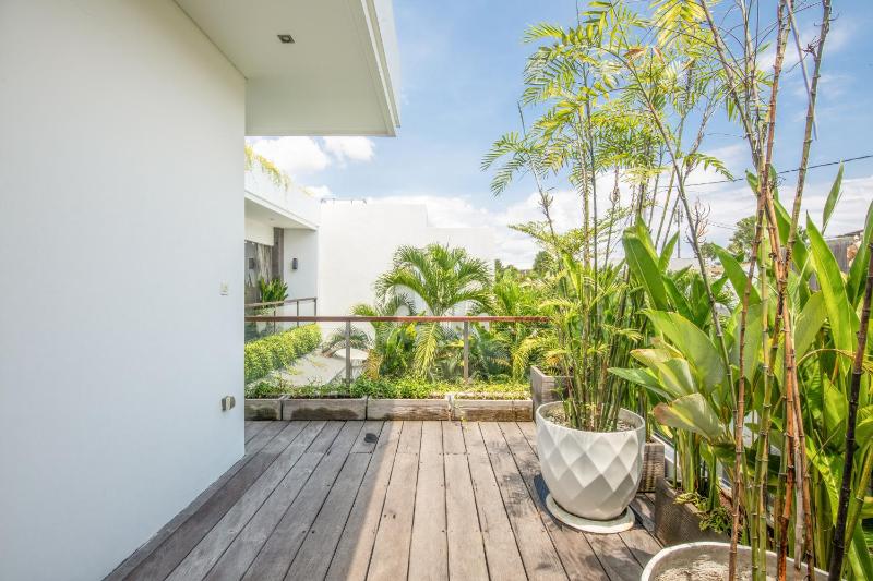 Exquisite 4BR Haven 5min Stroll to Beach Canggu - image 20