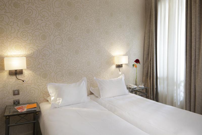 Quadruple Room image 4