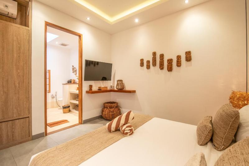 Exquisite 4BR Haven 5min Stroll to Beach Canggu - image 27