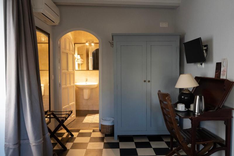 Small Double Room image 3