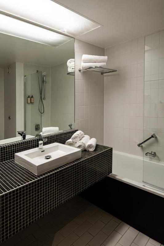 Classic Twin Room image 2