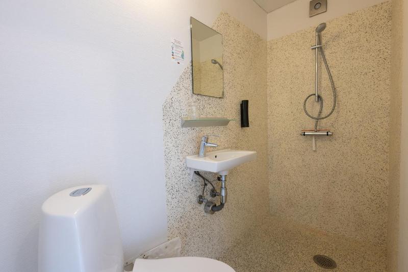 Standard Twin Room image 4