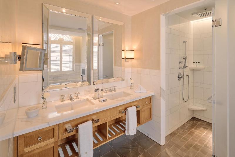 London Suite image 4