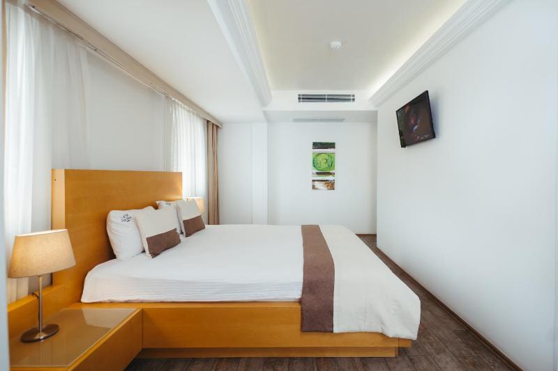 Large Double Room image 4