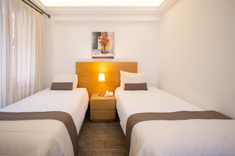 Budget Twin Room image 4