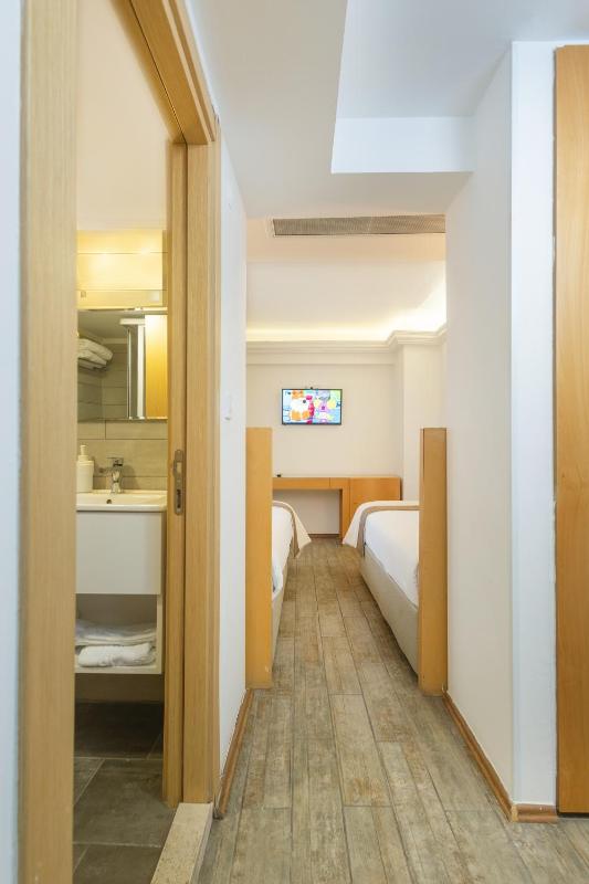 Budget Twin Room image 2
