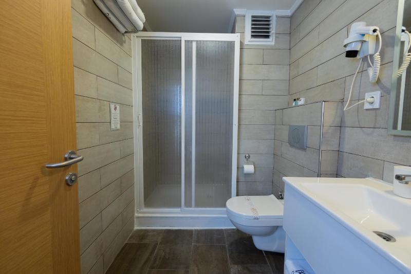 Large Double Room image 2