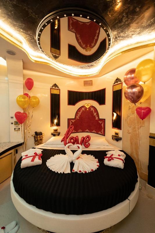 Presidential Suite image 3