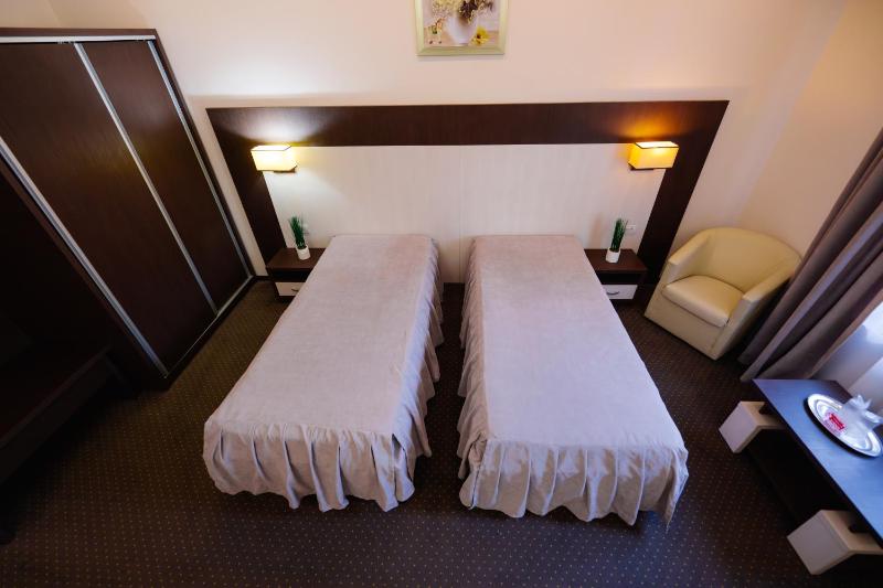 Twin Room image 2