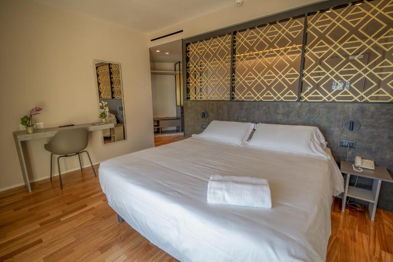 Plaza Hotel Catania - image 1