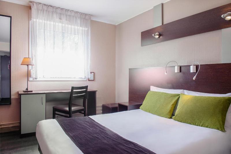Double Room image 3