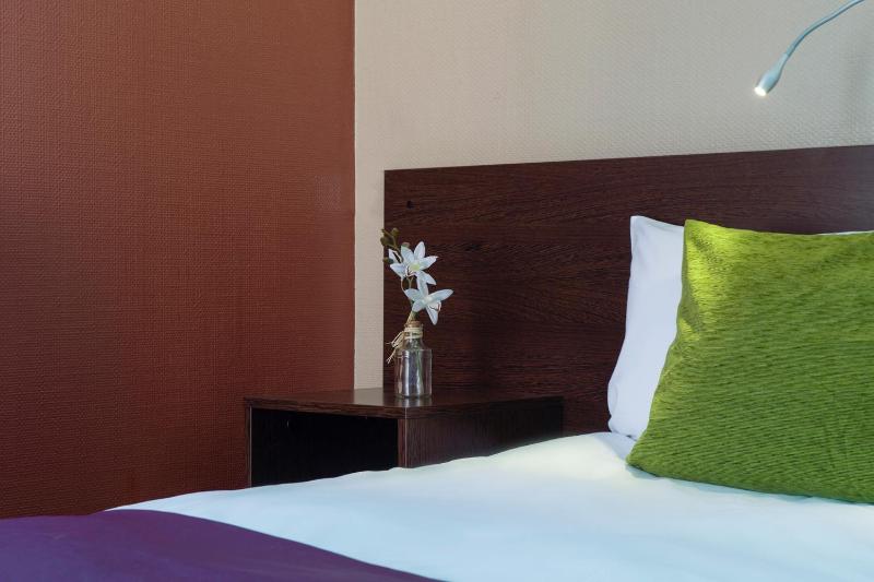 Twin Room image 4