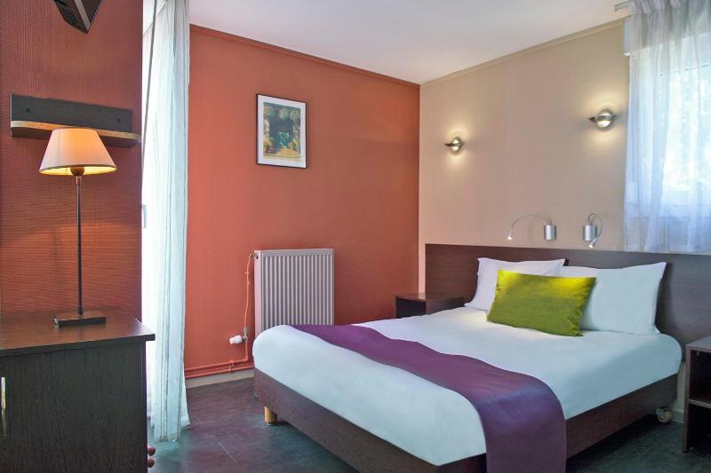 Executive Room with 1 Double Bed and 1 Single Bed image 3