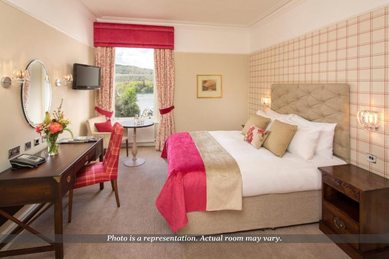 Double Room with Lake View image 3