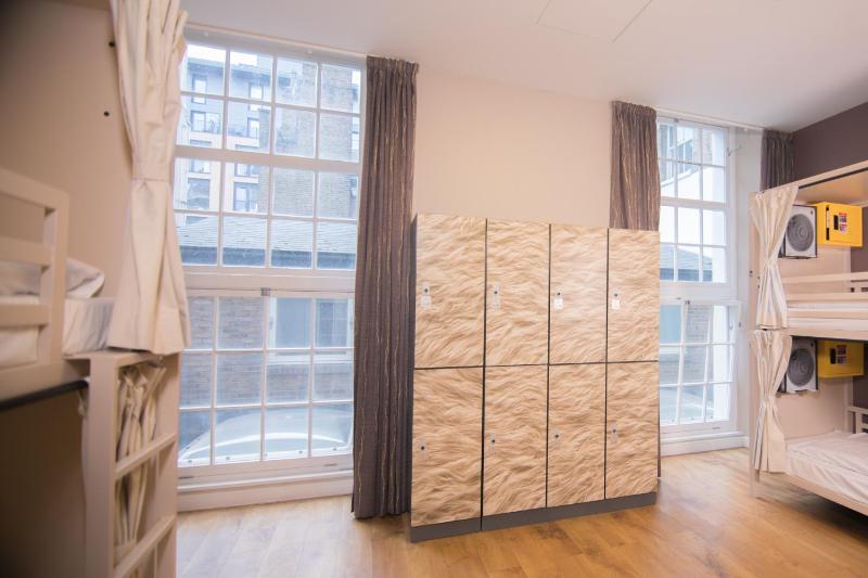 Bed in 8-Bed Mixed Dormitory Room image 4