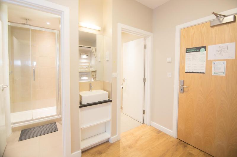 Bed in 8-Bed Mixed Dormitory Room image 3