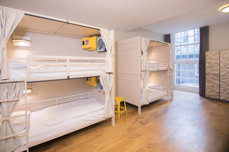 Bed in 6-Bed Mixed Dormitory Room image 3