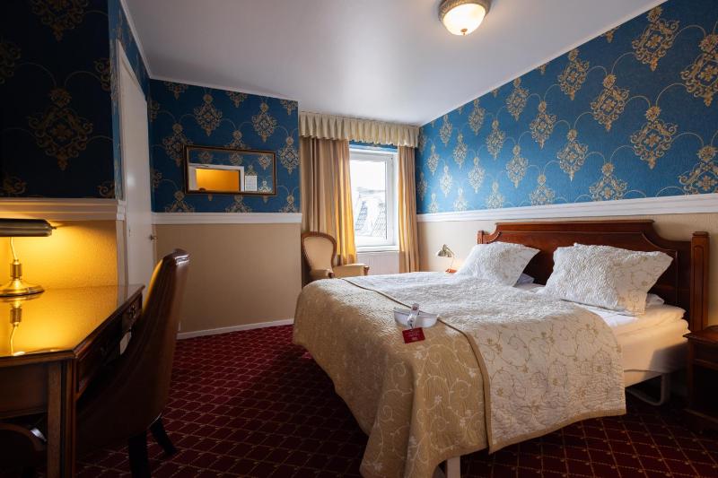 Double or Twin Room image 4