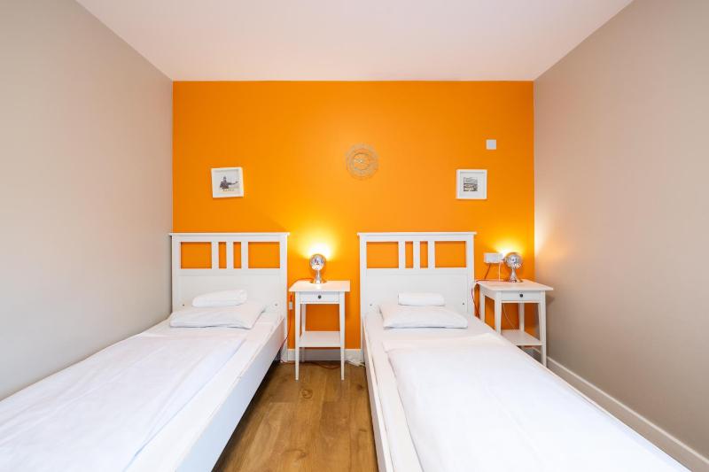 Twin Room with Private Bathroom image 4