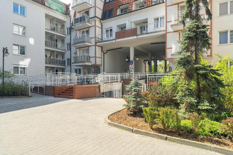 Spacious Apartment Ideal for Families by Noclegi Renters - image 7