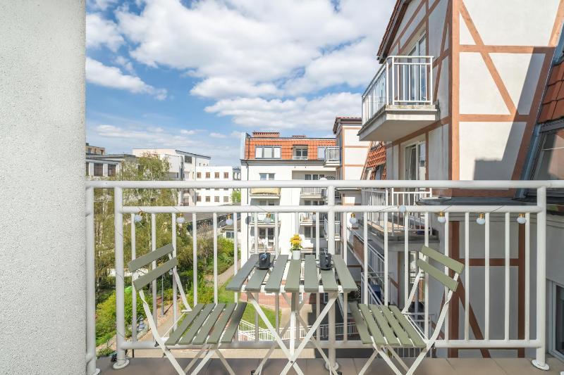 Spacious Apartment Ideal for Families by Noclegi Renters - image 6