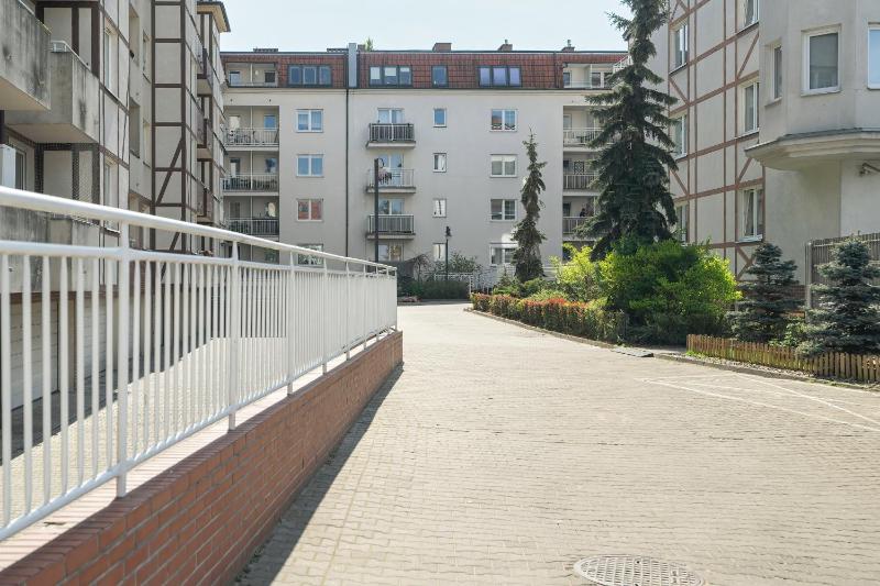 Spacious Apartment Ideal for Families by Noclegi Renters - image 8