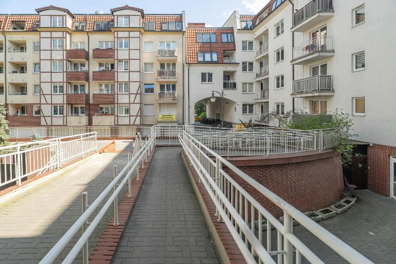 Spacious Apartment Ideal for Families by Noclegi Renters - image 28