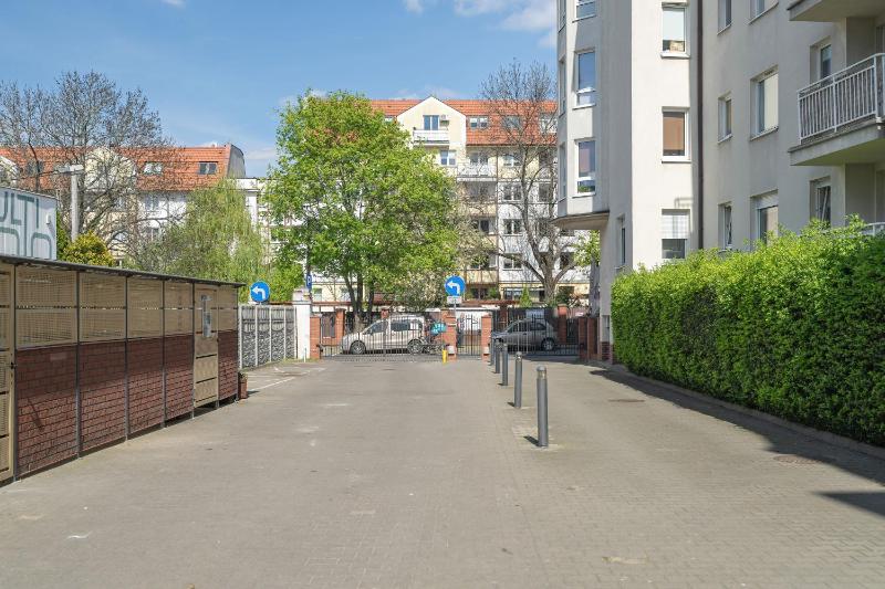 Spacious Apartment Ideal for Families by Noclegi Renters - image 29
