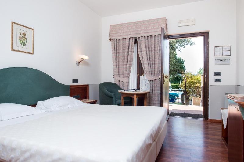 Double Room image 1