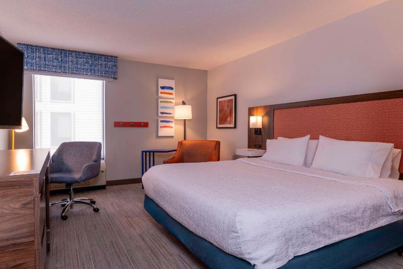 King Room with Accessible Tub - Mobility and Hearing Access/Non-Smoking image 1