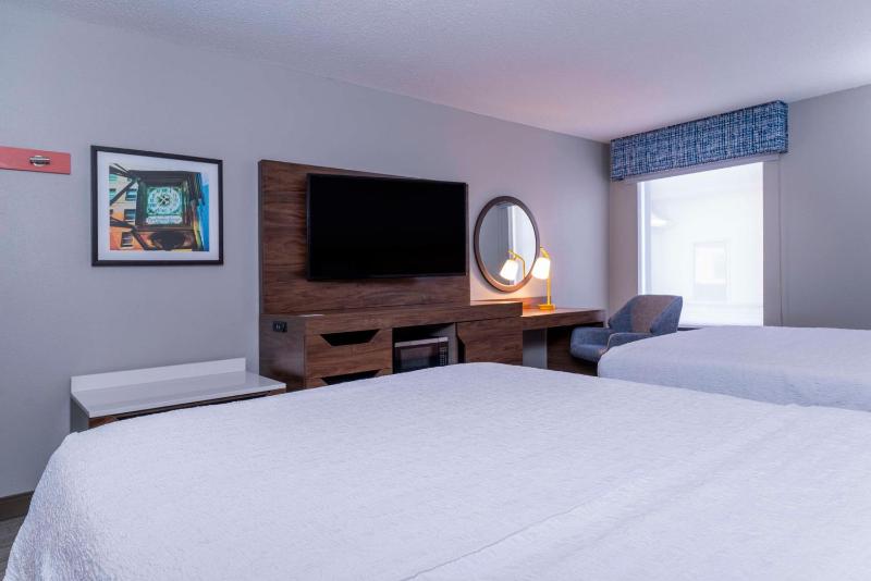 Room with Two Queen Beds - Non-Smoking image 3