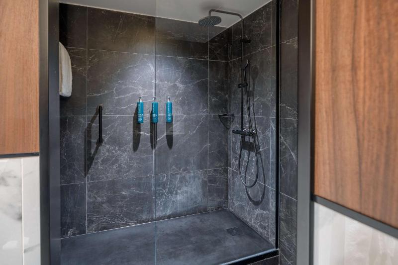 Double Room with Two Double Beds image 4