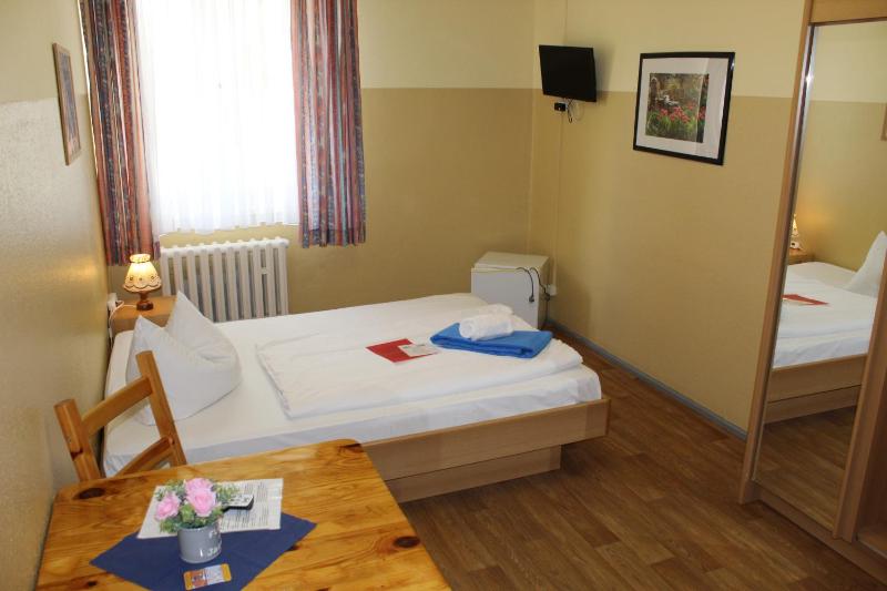 Single Room with Shared Bathroom image 1