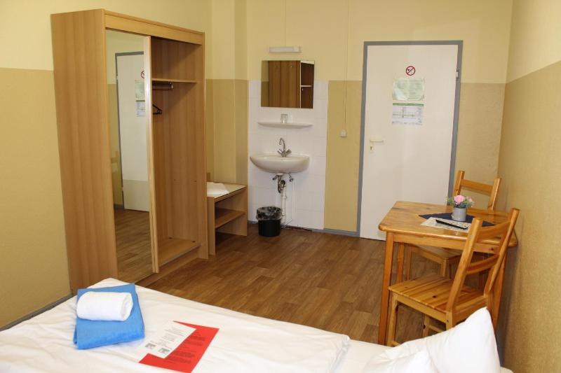 Single Room with Shared Bathroom image 4