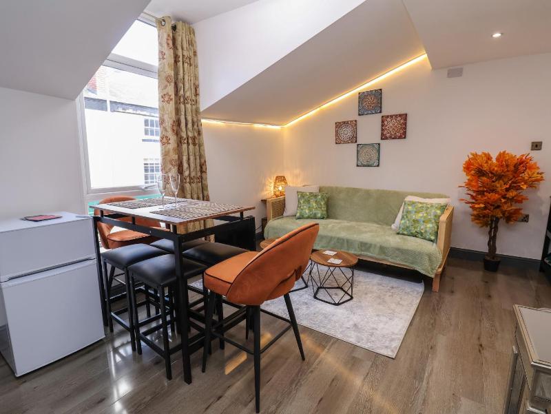 The Cloud Apartment 2 with private parking - image 4