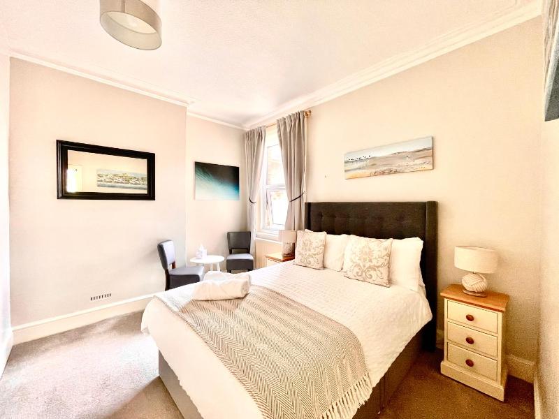Double Room image 1