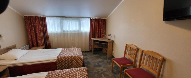 Twin Room image 3