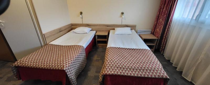 Twin Room image 4