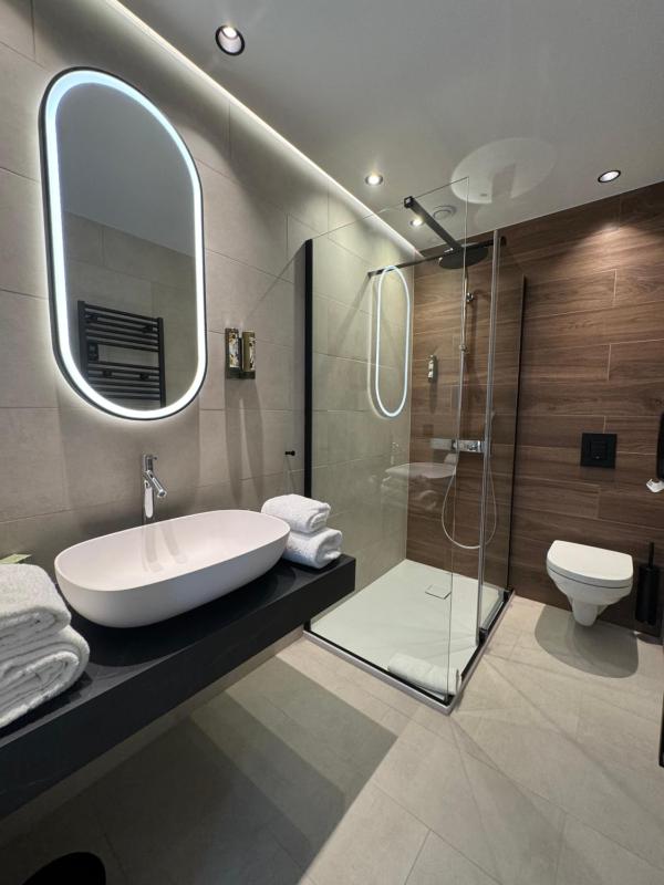 Standard Double Room image 3