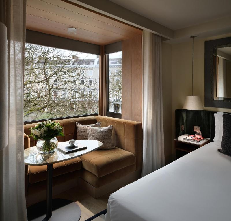 Premier Double Room image 3