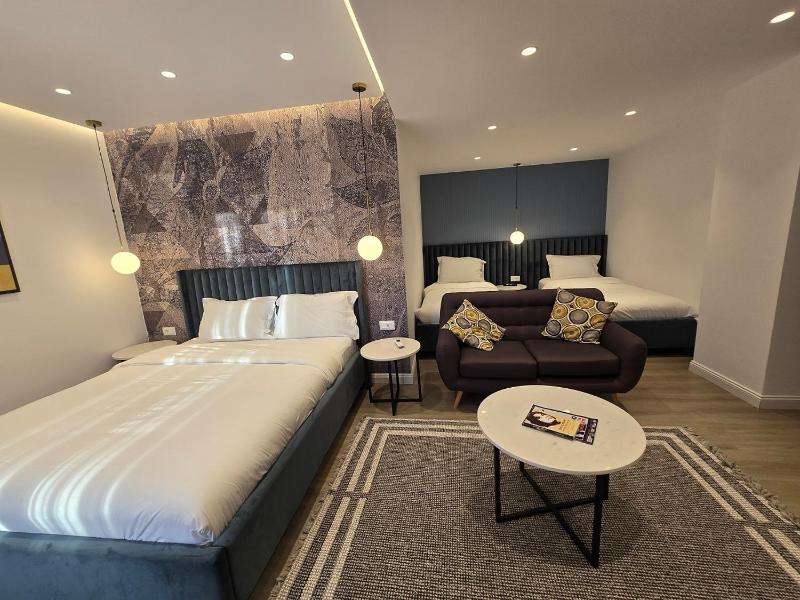 Superior Quadruple Room image 4