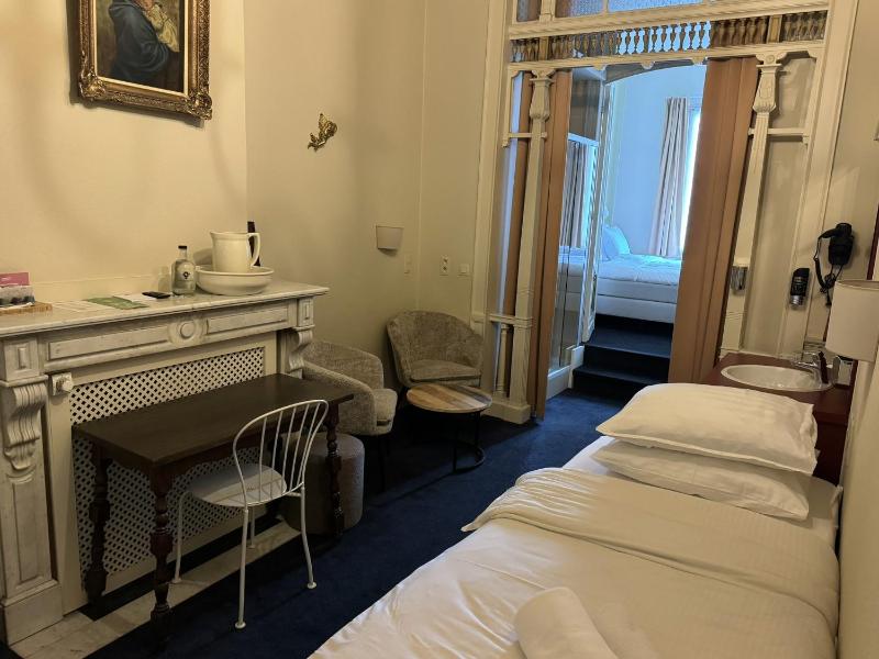 Standard Quadruple Room image 4