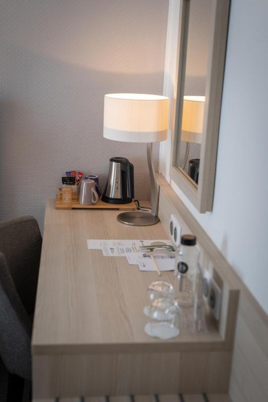 Superior Queen Room with Balcony abd Sea View image 4