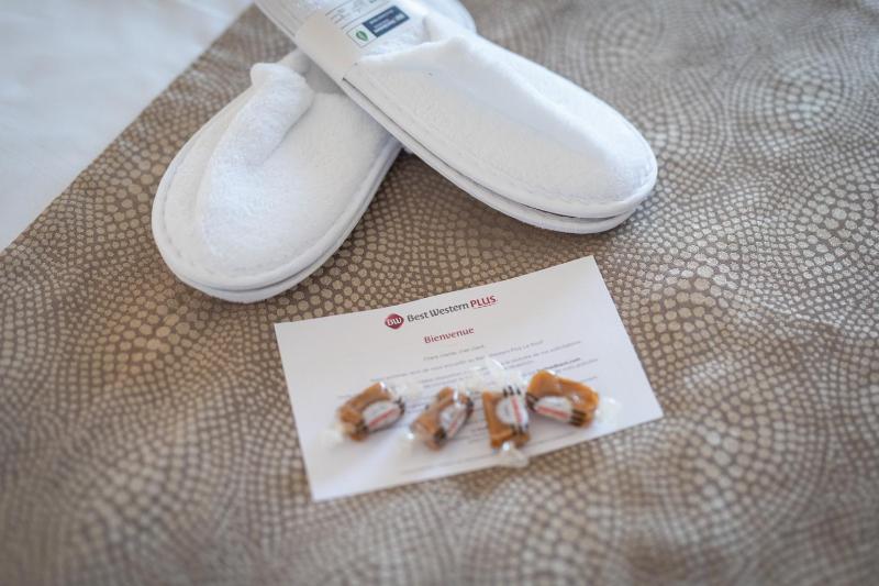 Prestige Family Room with Balcony and Sea View image 3