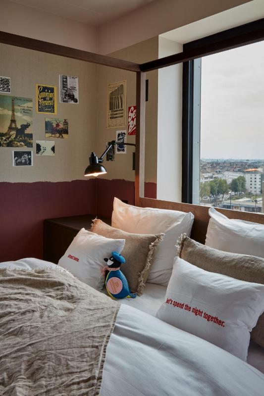 Medium Plus Room image 3