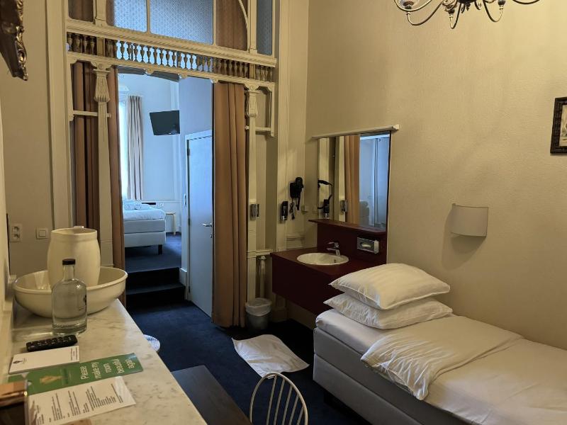 Standard Quadruple Room image 2