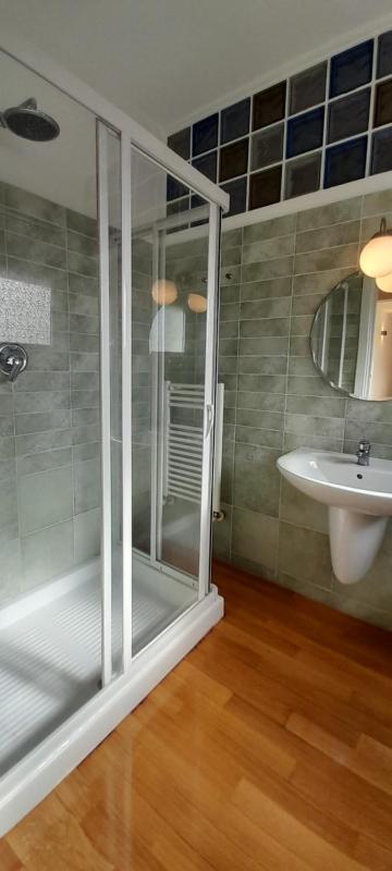 Double Room with Shared Bathroom image 4